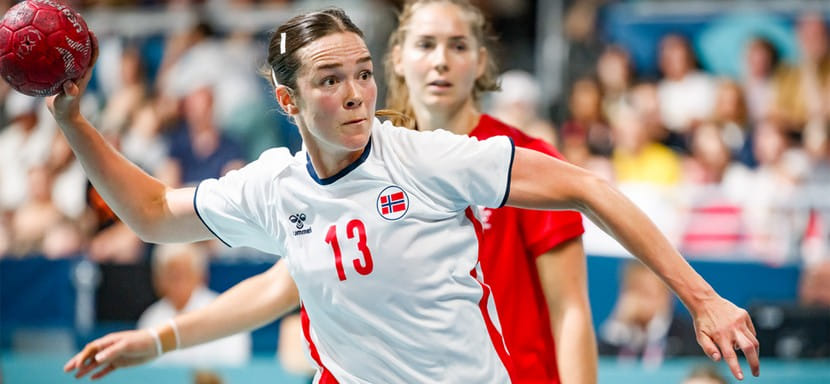 Женская сборная Норвегии справилась со словенками. Команда Торира Хергейрссона также оформила выход в четвертьфинал