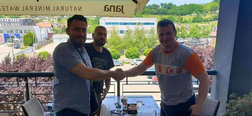 Боснийский "Конюх" из Живинице пополнился двумя россиянами. Это полусредний "Слоги" Артем Иунин и представитель "Машеки" Егор Моторин