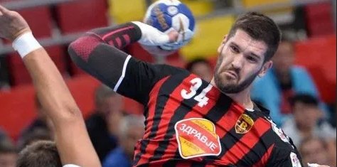 Вуко Борозан следующий сезон проведет в "Веспреме" — черногорский полусредний подписал контракт с венгерским клубом