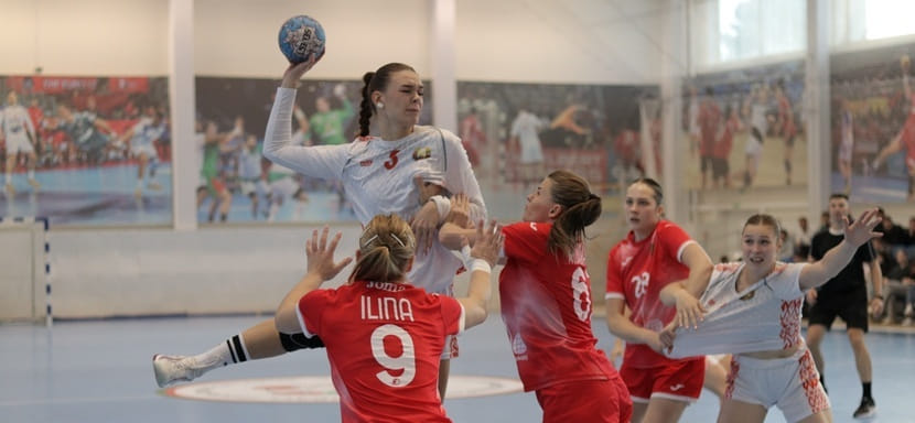 Яна Сотникова: "У Папруги игрок на тренировку уже должен прийти готовым. Также он не пускает всё на самотёк, разжёвывает каждую деталь"