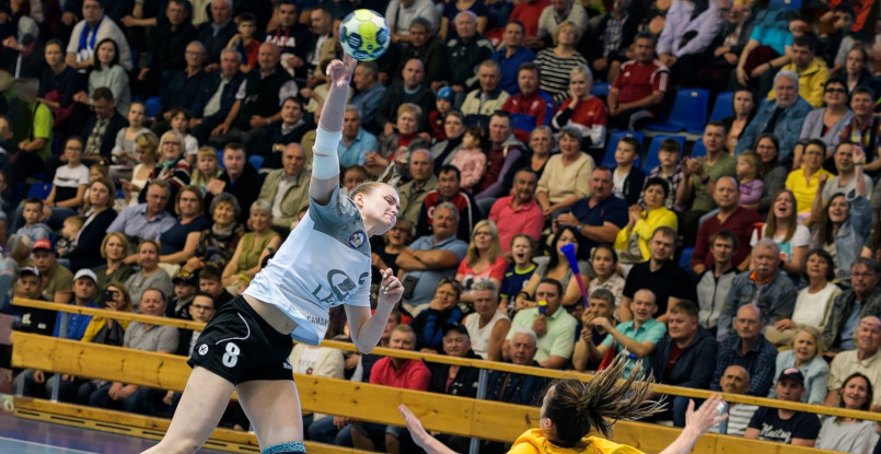 Женская Суперлига. Рассул Батталов: "Надеемся, что следующий год станет сезоном Елены Михайличенко. Основная нагрузка ляжет на нее"