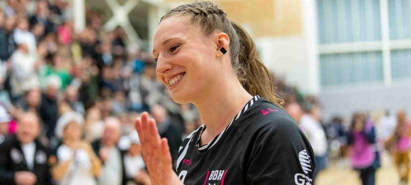 Франция. 23-летняя правая полусредняя Эва Жарриж пролонгировала контракт с "Брестом"