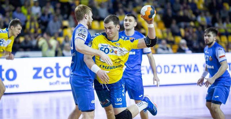 Линейный "Виве" Артем Королек может получить дисквалификацию за фол против левого крайнего "Вислы" Ловро Михича (ВИДЕО)