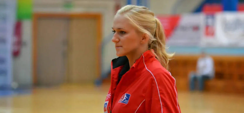 Польша. 35-летняя аналитик мужской и женской национальных сборных Поулина Адамска возобновляет игровую карьеру спустя 9 лет
