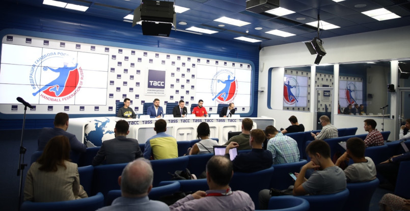 Чемпионаты России. Первый титульный спонсор. Новый логотип. Другая игра?