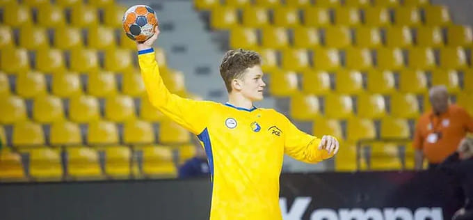 Польша. Левый крайний "Кельце" Цезарий Сургель повредил руку и не сыграет в стартовом матче Лиги чемпионов с "Фленсбургом"