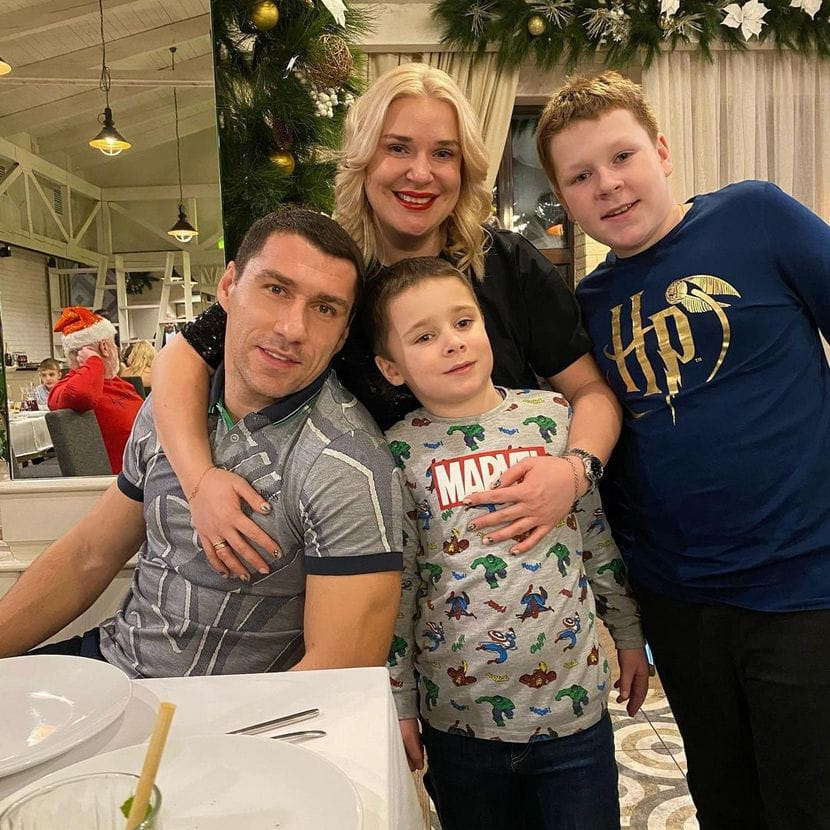 Беларусь. Праздничное настроение в новогодних фотосессиях замечательных гандболистов, прекрасных гандболисток и их семей (ФОТО)