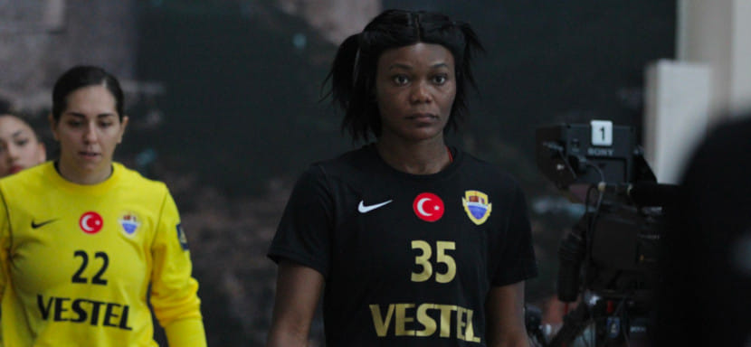 Лига чемпионов. 14 голов полусредней "Кастамону" Азенаиде Карлуш не уберегли команду от очередного поражения. "Сторхамар" был сильнее