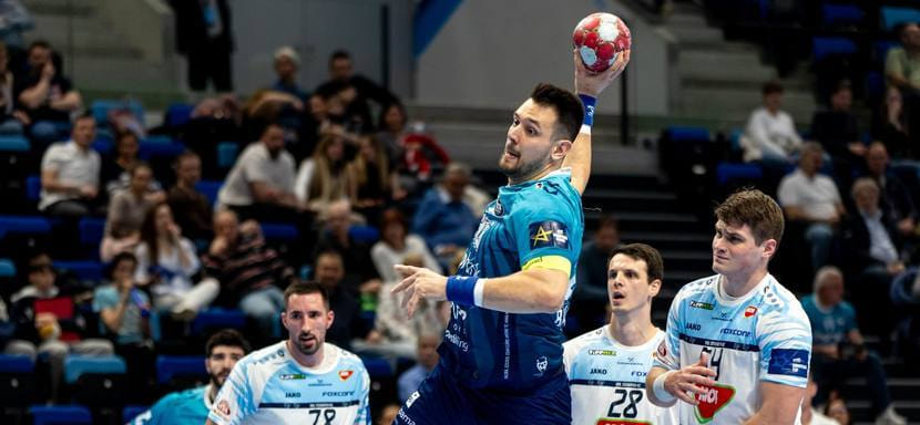 "Пик" Глеба Калараша уверенно разобрался с "Татабаньей" ещё одного россиянина Дмитрия Житникова