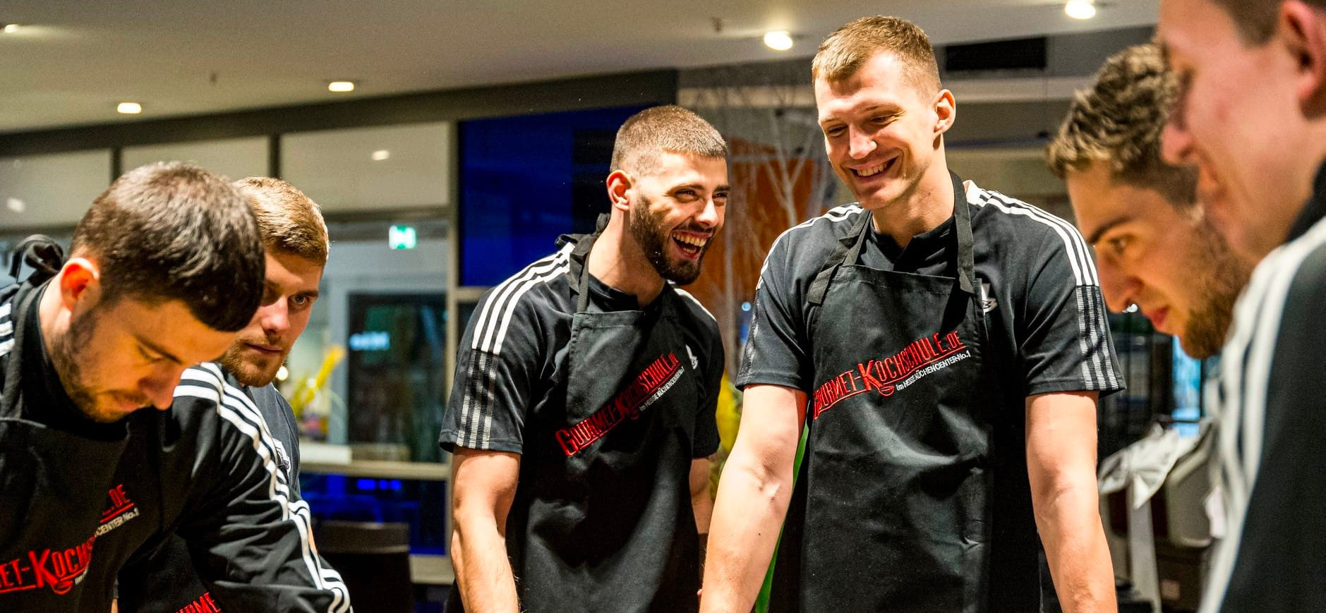 Бундеслига. Владислав Кулеш: "В начале сезона получил штраф, платил в командную кассу. Всё потому что забыл шампунь…"