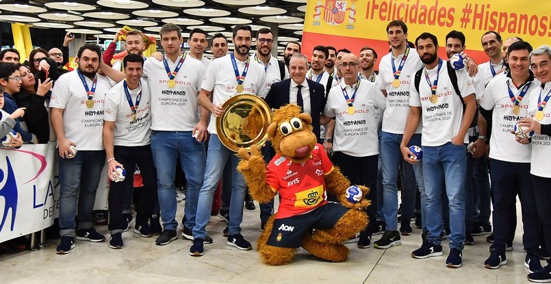 ЧЕ-2020. Триумфатора континентального форума сборную Испании ждал теплый прием в аэропорту Мадрида (ФОТО)