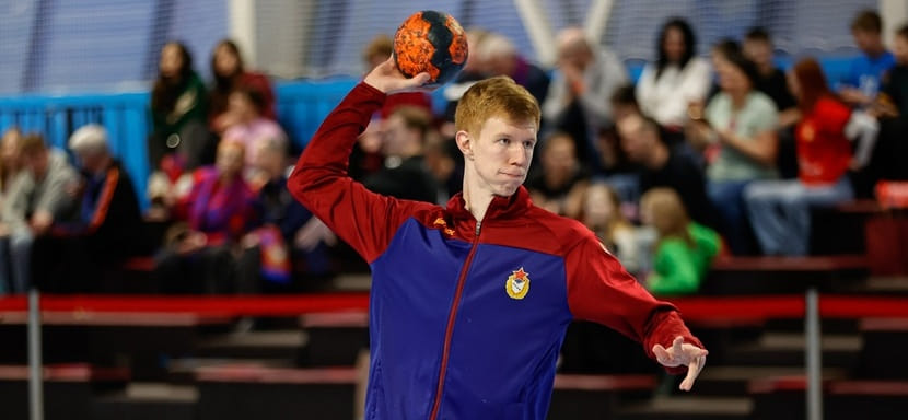 Левый крайний молодёжного состава ЦСКА Леонид Сенчев будет играть за новичка Суперлиги команду МССУОР № 2 – "Академию"