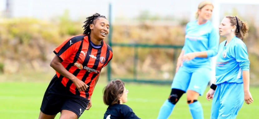 Завершившая гандбольную карьеру крайняя "Меца" и сборной Нидерландов Айли Лучиано выступает в футбольном чемпионате Франции