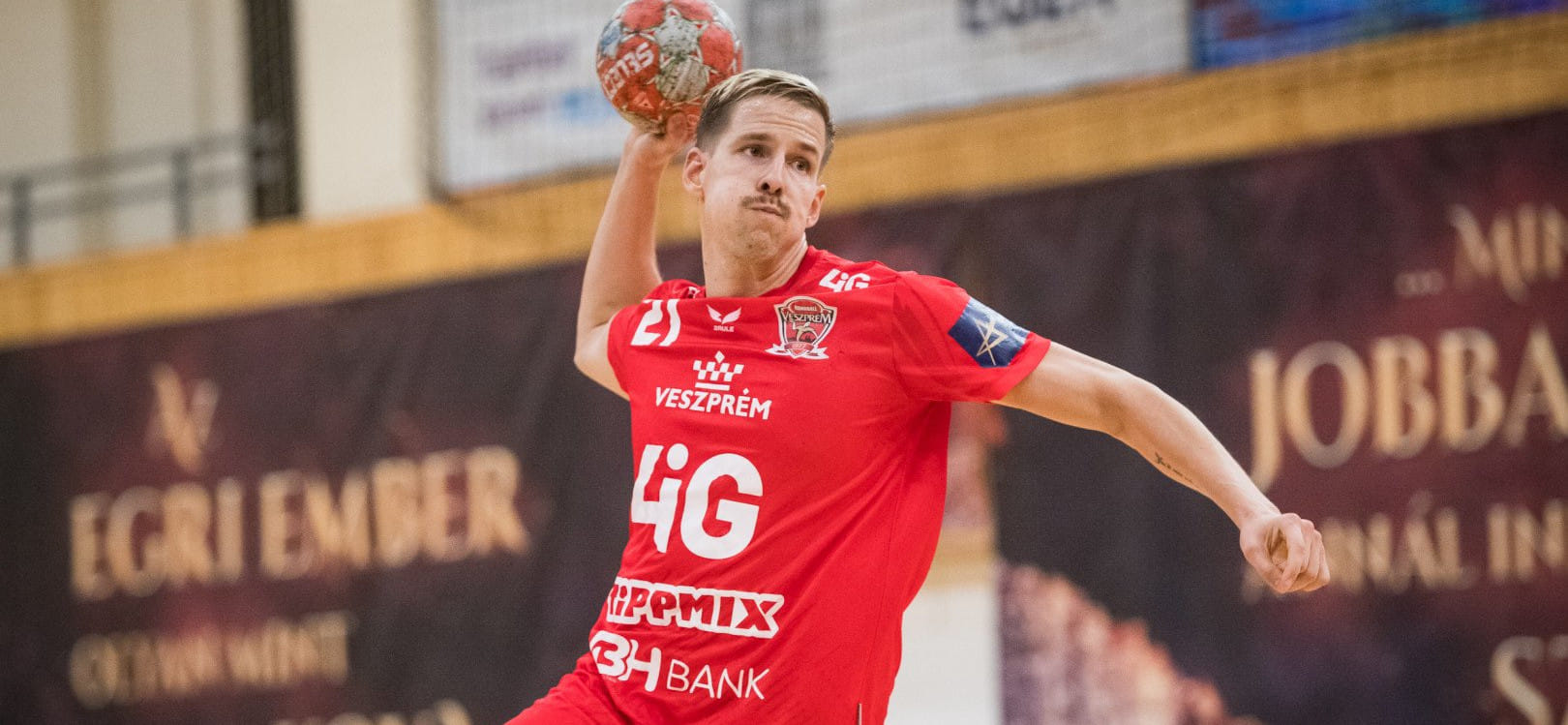Никита Вайлупов и Сергей Марк Косоротов забросили 12 из 47 мячей "Веспрема" в ворота "Эгера"