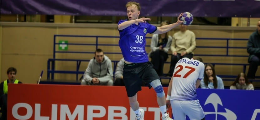 Правый крайний Филипп Борисов, в начале года вернувшийся в омский "Скиф", получил серьёзную травму в игре с "академиками" из Москвы