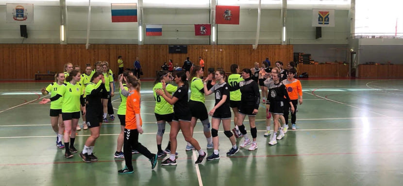 Первая лига. В Москве  стартовал финальный этап женского турнира с участием шести команд. Известен состав полуфинальных пар