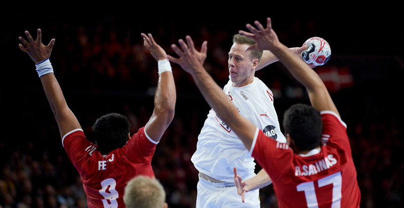 Виктор Доносо: "Для сборной Чили два тайма с датчанами — это две разные игры. В первом мы провалились, действовали отвратительно"