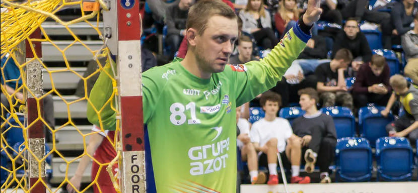 Польша. "Тарнув", оставшийся в конце сезона из-за травм без опытных вратарей, усилился Валентином Кошевым из "Энеи" (Д2)