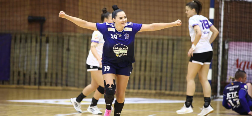 Румыния. "Бухарест" сокрушил "Залэу", "Рапид" сенсационно уступил "Короне", Коновал забросила 7 мячей. Стартовал женский чемпионат