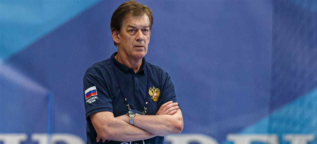 Куда делась защита и почему за матч забрасывают по 80 мячей? Большой разговор с Петковичем о современной тактике