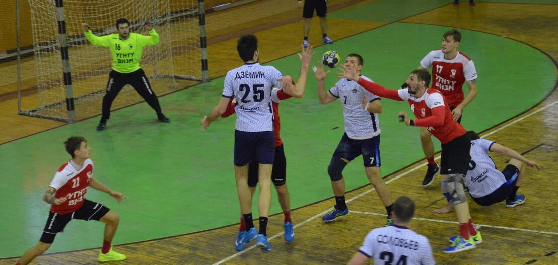 Суперлига. Отменены два матча челябинского "Динамо" в чемпионате России — у 11 игроков команды выявлен коронавирус