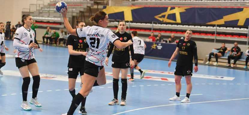 Турция. Девять голов на двоих россиянок Алёны Ихневой и Александры Санниковой помогли "Коньяалты" отобрать очки у "Кастамону"