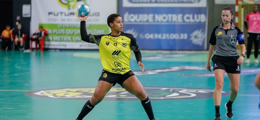 Франция. Правая полусредняя клуба "План-де-Кюк" Сукейна Санья продолжит карьеру в "Пари-92"