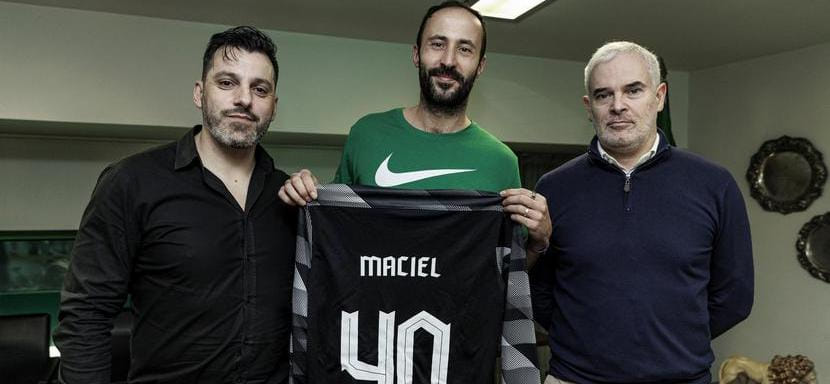 Аргентинский голкипер Лео Масьель, покинувший "Барселону", стал игроком лиссабонского "Спортинга"