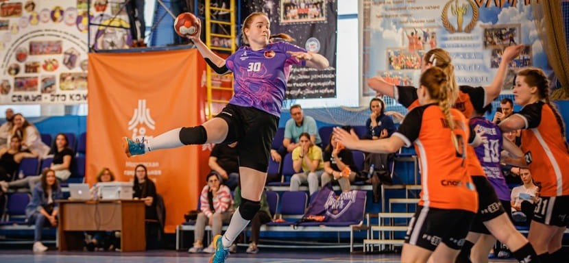 Olimpbet Суперлига. Левая полусредняя Злата Федосова и правая крайняя Анна Шеина стали полноправными игроками "Луча"