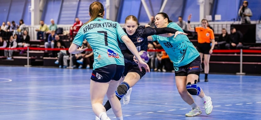 В женском чемпионате России сегодня состоятся два матча: "Луч" примет гостий из Майкопа, а "Звезда" встретится с "Ростовом"