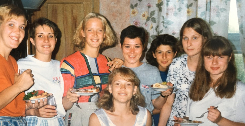 С Надеждой. Чемпионские мемуары. "Аква" на острове: остаться в живых