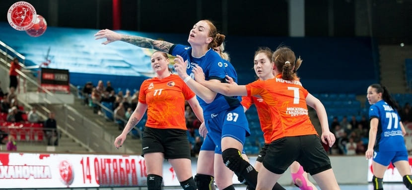 Olimpbet Суперлига. Ирина Корнеева: "Стояла задача пропустить не более 10 мячей за тайм. Хорошо, что выиграли, нас не сильно поругали" (ВИДЕО)