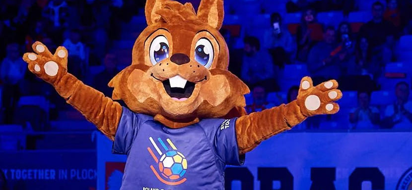 ЧМ-2023. Талисманом предстоящего турнира в Швеции и Польши стала красная белка. Болельщики имеют возможность предложить имя