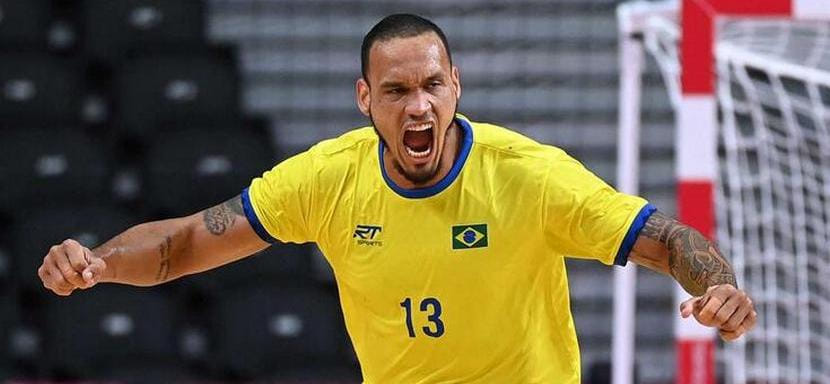 Трансферный слух. Бразильский линейный Рожерио Мораэс, покинувший "Веспрем", перейдет в португальскую "Бенфику"