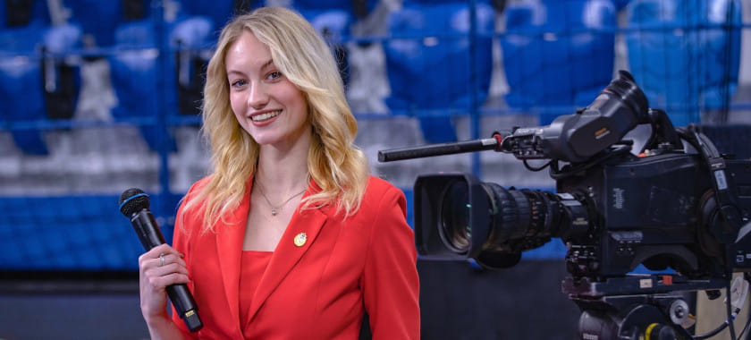 Лада Дудко: "У меня в школе всегда хорошо получалось писать сочинения! И я очень любила поболтать"