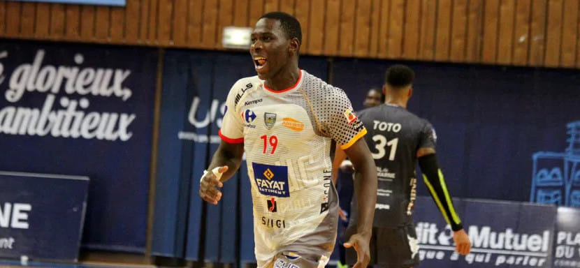 Франция. "Монпелье" подписал контракт с защитником "Экса" Карлом Конаном. Гандболист присоединится к команде с сезона-2022/23