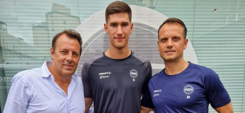 Франция. Правый полусредний из Сербии Урош Митрович продолжит карьеру в "Тулузе"