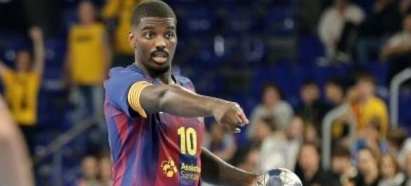 Французская пресса сообщает, что Дика Мем выбрал "Берлин". Каталонское издание говорит о выборе французом "ПСЖ"