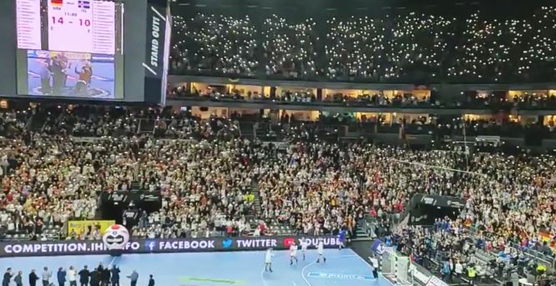 ЧМ-2019. 19000 зрителей в Кельне поздравили Йоахима Декарма,  сорок лет назад получившего жуткую травму, с днем рождения (ВИДЕО)