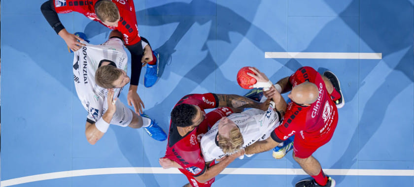 Бундеслига. "Киль" дома проиграл "Мельзунгену". "Ганновер" Кулеша обыграл "Райн Лёвен", "Гамбург" разгромно уступил "Магдебургу"