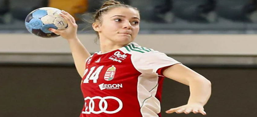 Главный тренер женской сборной Венгрии Владимир Головин: "Пусть Паль покажет на площадке на что способна, в гандболе не только в атаке играют"