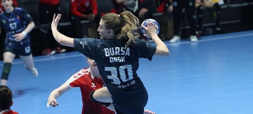 Шесть голов Алёны Ихневой помогли "Бурсе" обыграть "Ювенту" в первом матче полуфинала Кубка ЕГФ. "Атлетико" выиграл у "Малаги"