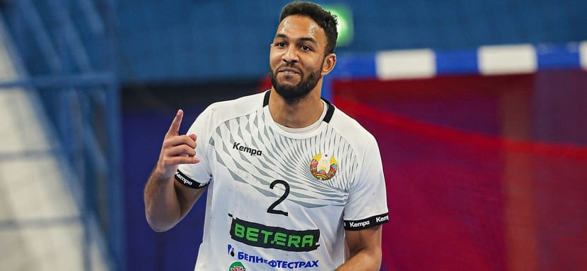 Левый полусредний минского СКА Дмитрий Хмельков из-за травмы не поможет сборной Беларуси в матчах суперсерии с россиянами