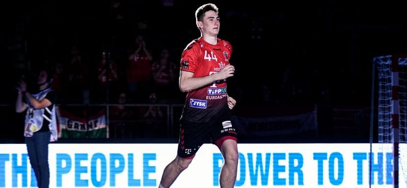 Венгрия. 22-летний правый крайний украинского происхождения Лев Сухарев будет выступать за "Комло"