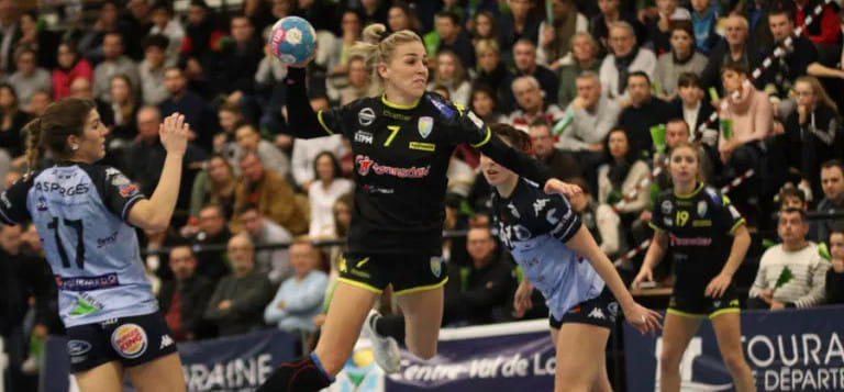 Франция. Чемпионка мира-2019 в составе сборной Нидерландов гандболистка "Тулона" Джесси Крамер объявила о завершении карьеры