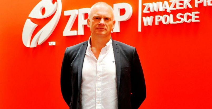 Норвежский специалист Арне Сенстад расторг контракт со "Сторхамаром". Он будет главным тренером женской сборной Польши