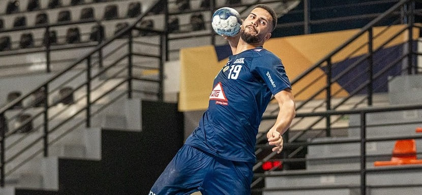 Бундеслига. Левый полусредний "Райн Лёвен" Филип Ахуансу пропустит несколько недель из-за травмы голеностопа