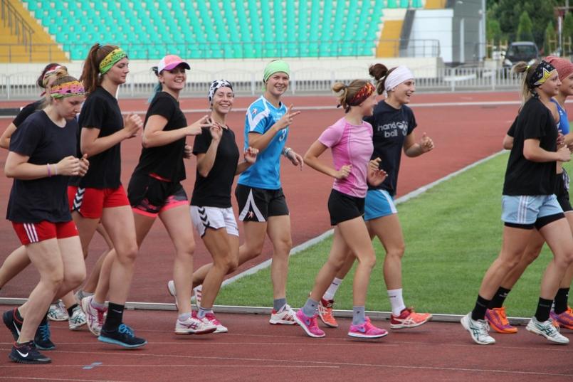 Межсезонье гандболисток: время вспомнить об игре
