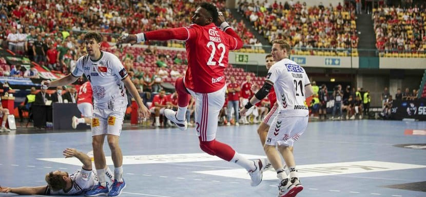 Европейская лига. Гол линейного "Бенфики" Алексиса Боржеса на последних секундах игры с "Магдебургом" признан лучшим в "финале четырёх" (ВИДЕО)