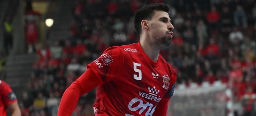 Венгерский "Веспрем" дома в первом матче плей-офф Лиги чемпионов крупно обыграл "ПСЖ". Юго Деска забросил 10 мячей